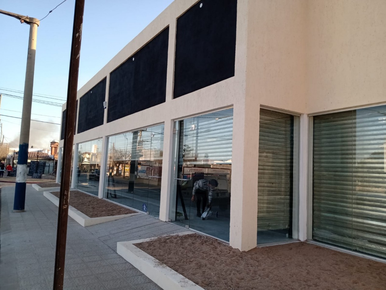 LOCAL COMERCIAL EN VENTA SOBRE AV. PETIROSSI