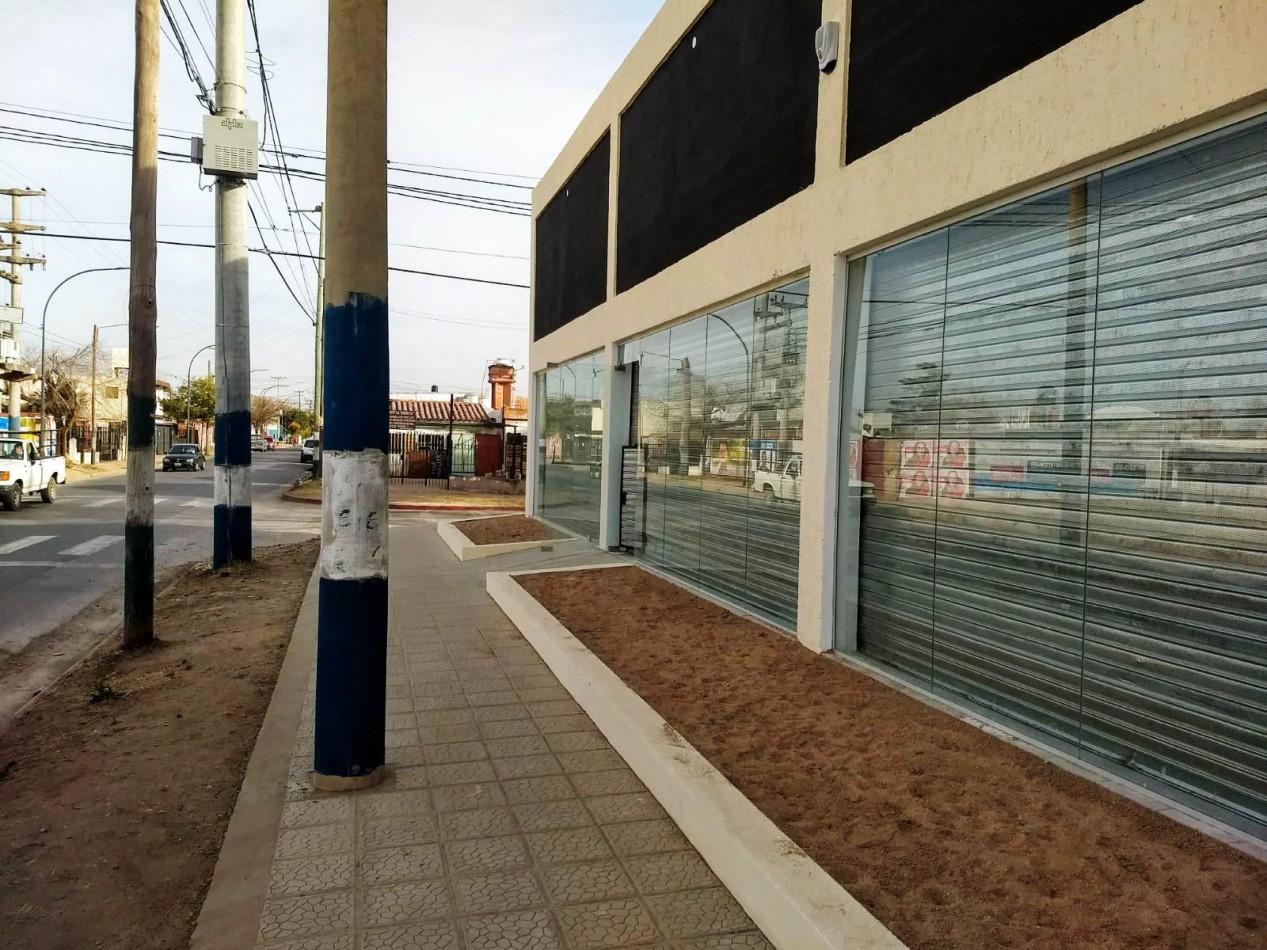 LOCAL COMERCIAL EN VENTA SOBRE AV. PETIROSSI